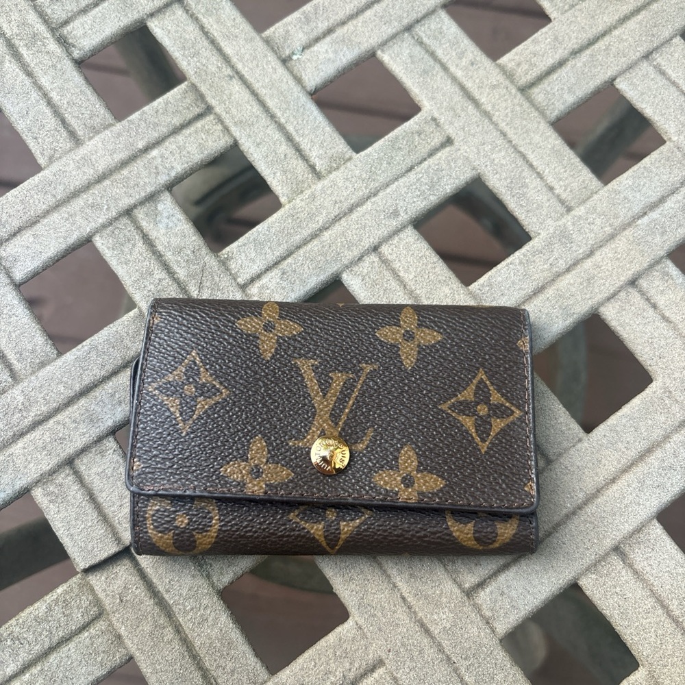 Louis Vuitton Monogram Key Holder in Brown and Gold